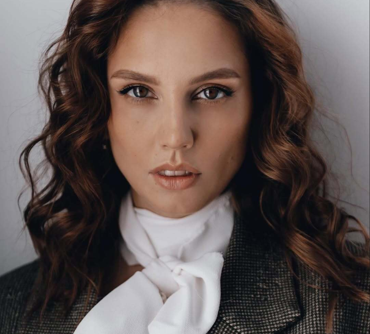 Лена Асанова