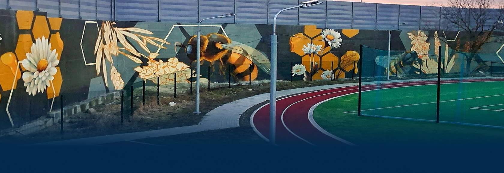 Художественная роспись детского спротривного стадиона в школе в Симферополе