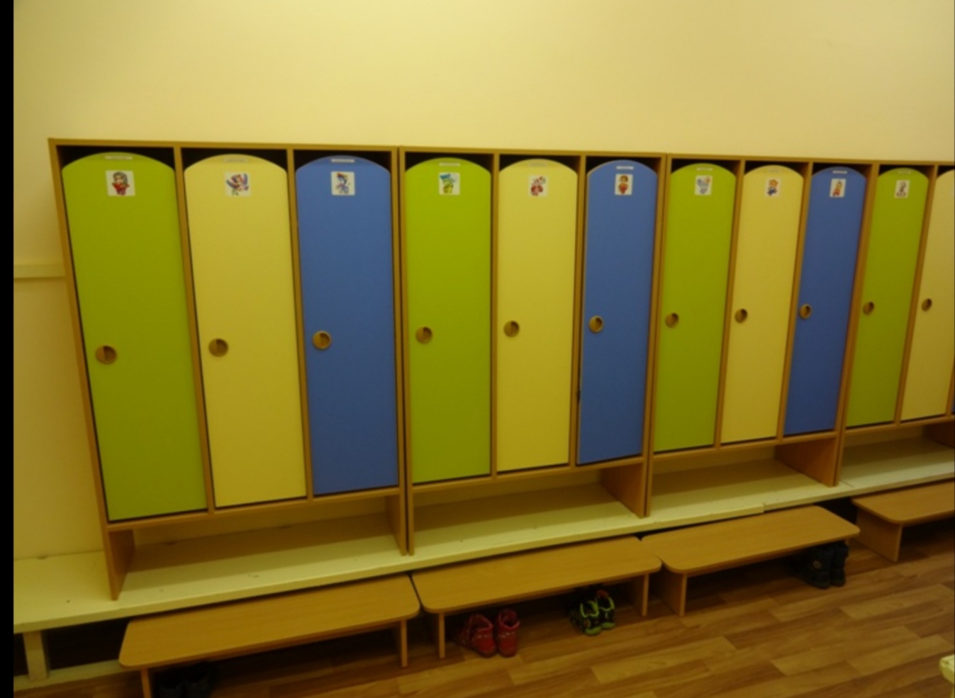 шкафчики для детского сада двухуровневые