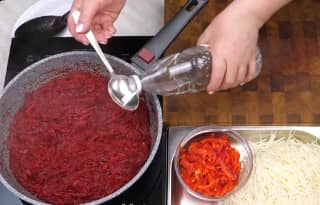 Приготовление борща со свеклой и свежей капустой: шаг 10