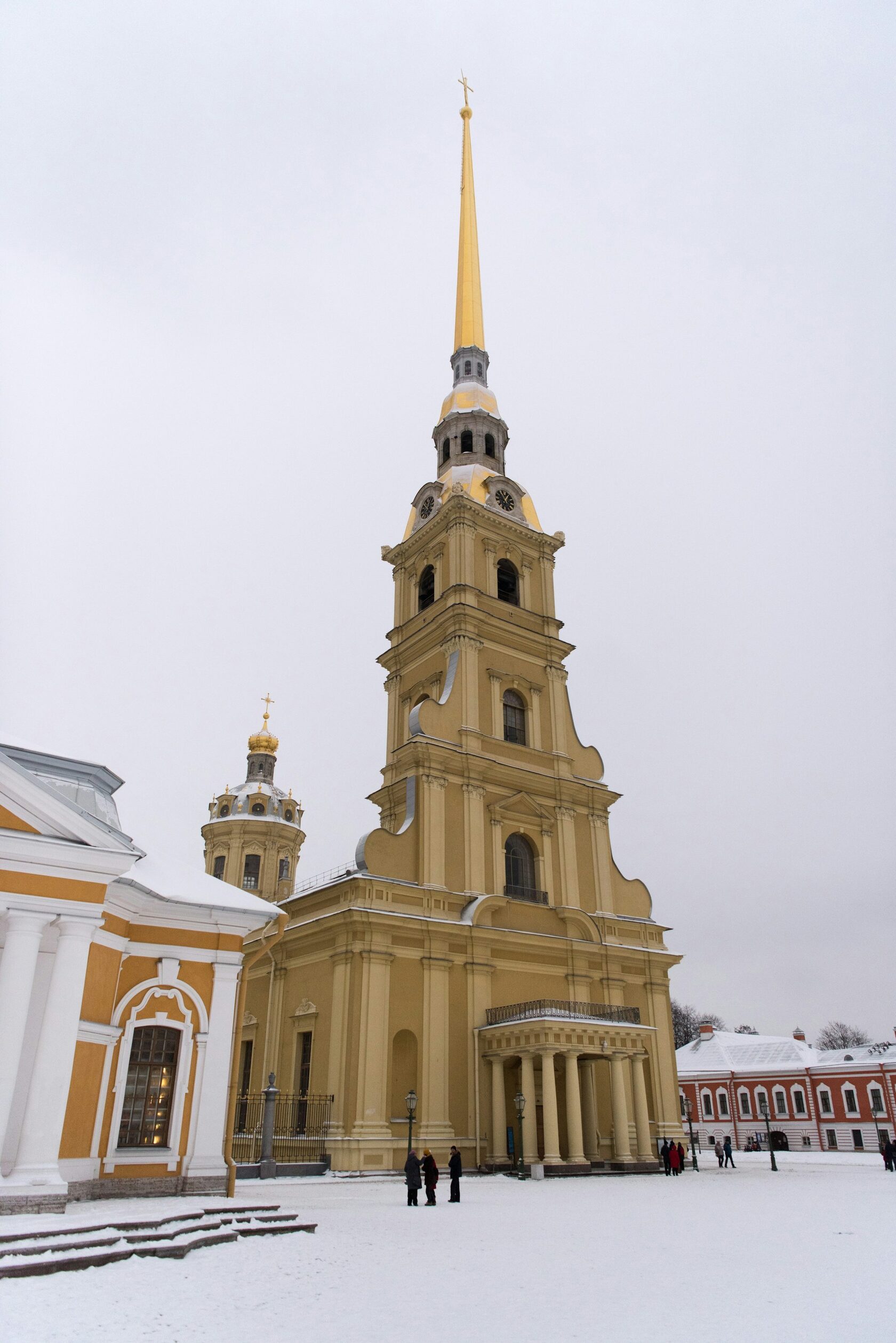Собор Святых апостолов Петра и Павла, Петропавловская крепость, река Нева, Россия, Санкт-Петербург, Петроградский район