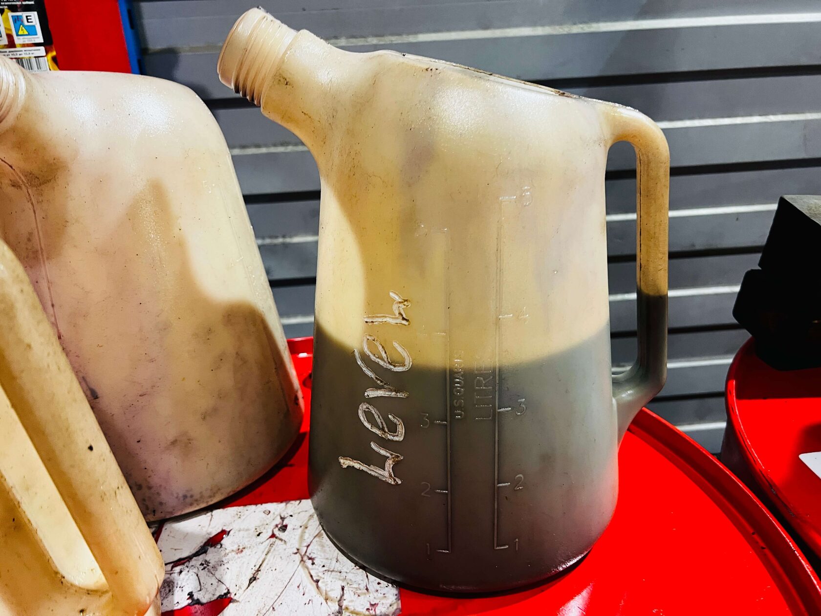 Слитое масло из робота BMW