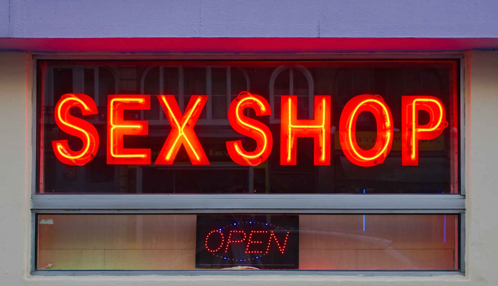 Вывеска "Sex shop" за 14 750 рублей. 