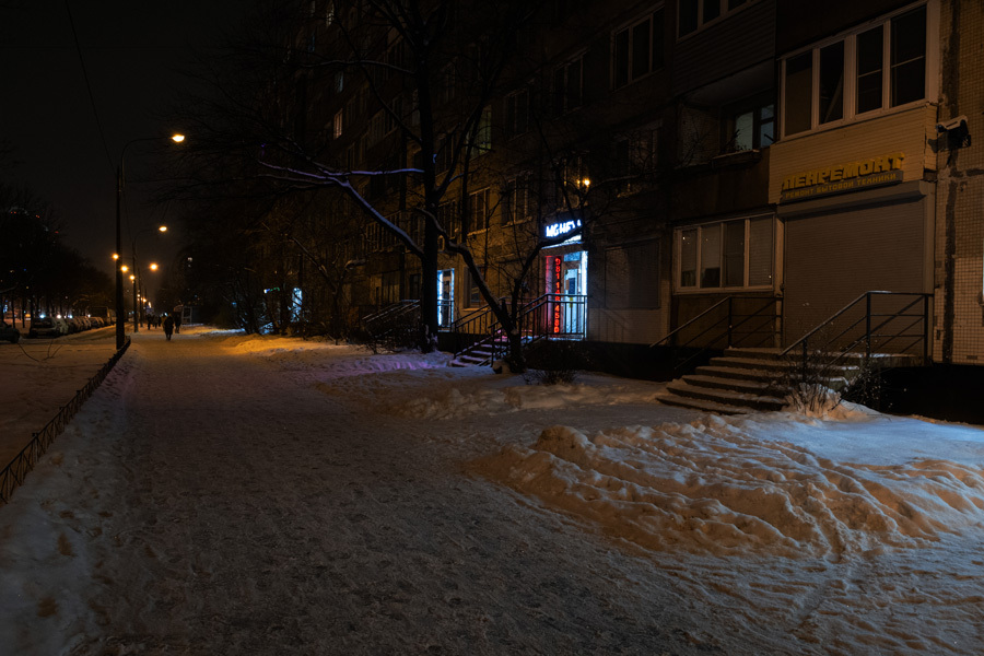 Световая и лазерная реклама на асфальте