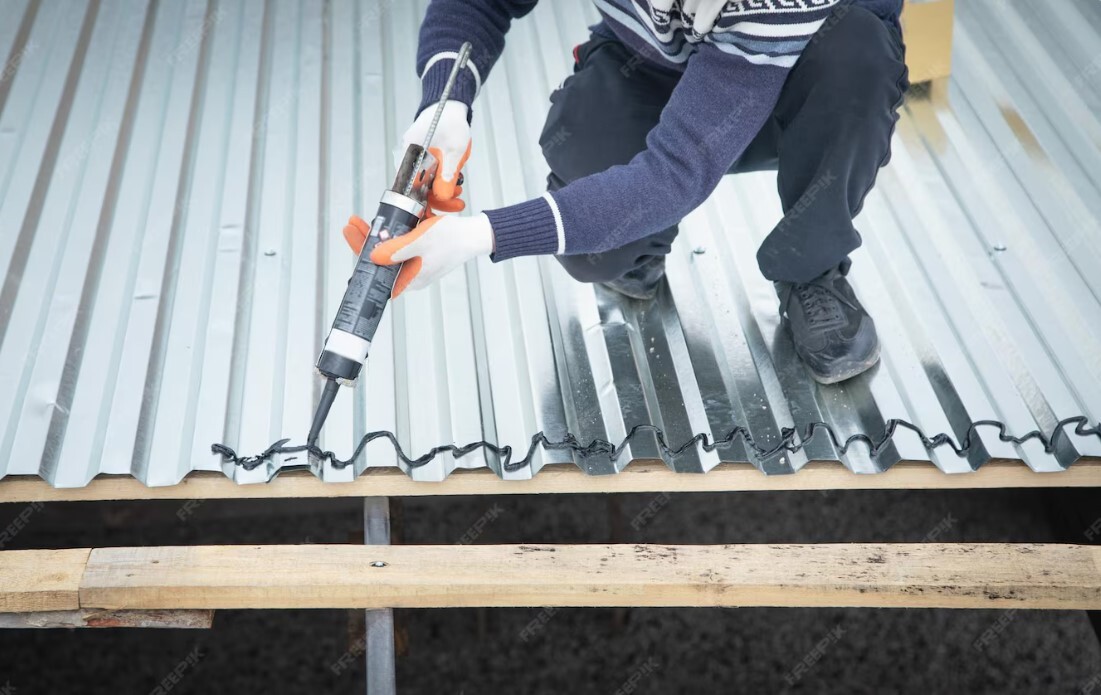 Самостоятельный монтаж металлочерепицы: на что обратить внимание