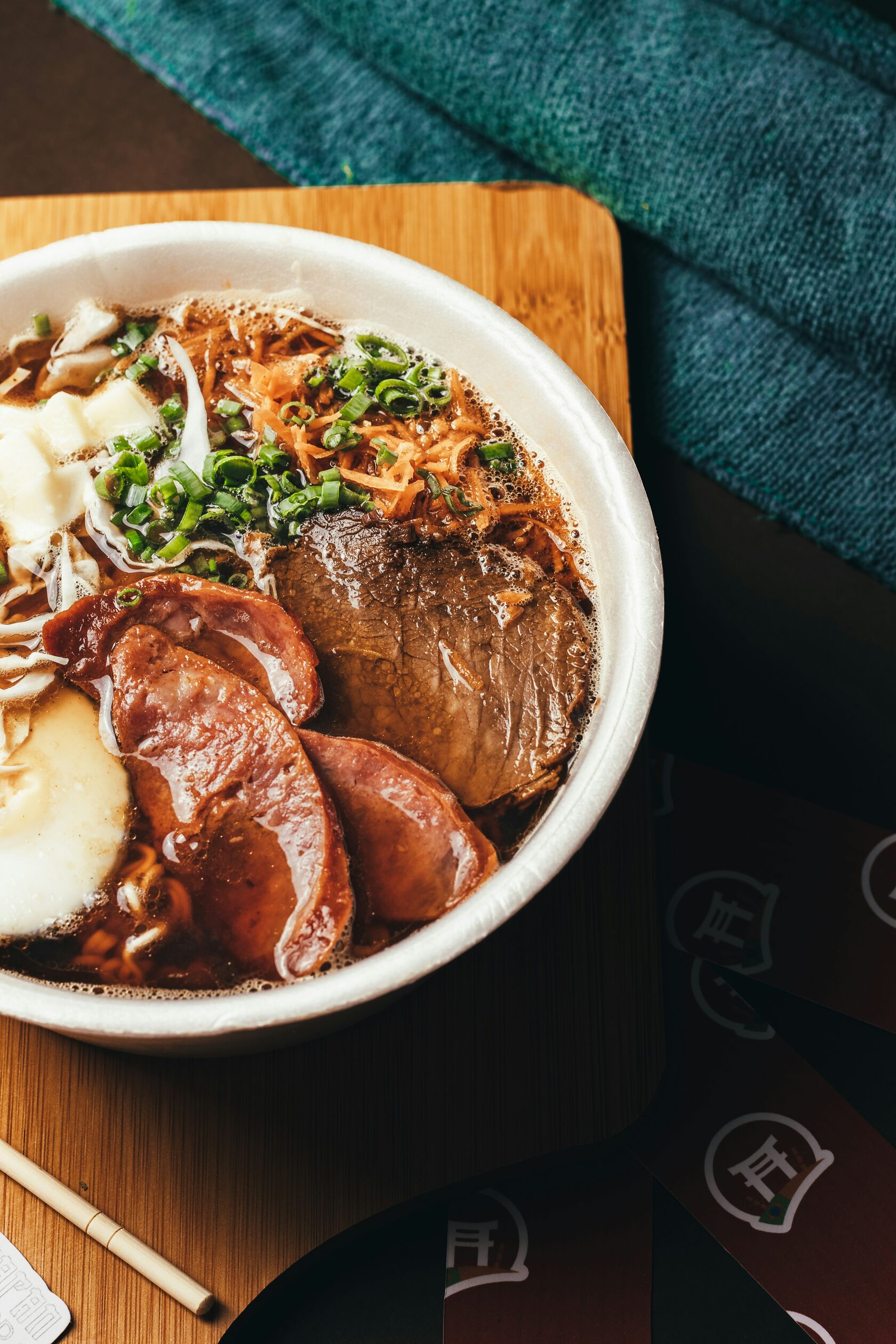 Японская кухня — изысканные блюда на столе