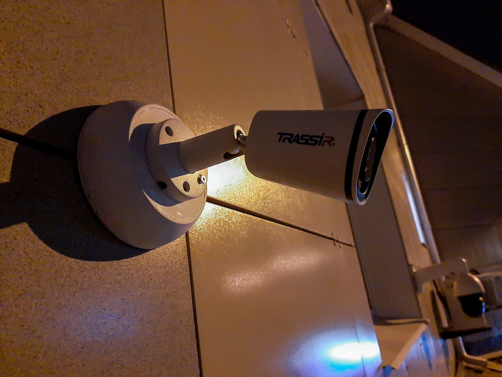 Монтаж цилиндрических видеокамер - Портфолио - TrueCore