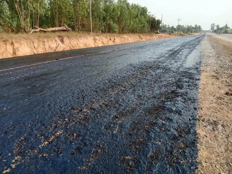 Что такое кровотечение (выпотевание битума) из асфальта и как это исправить?