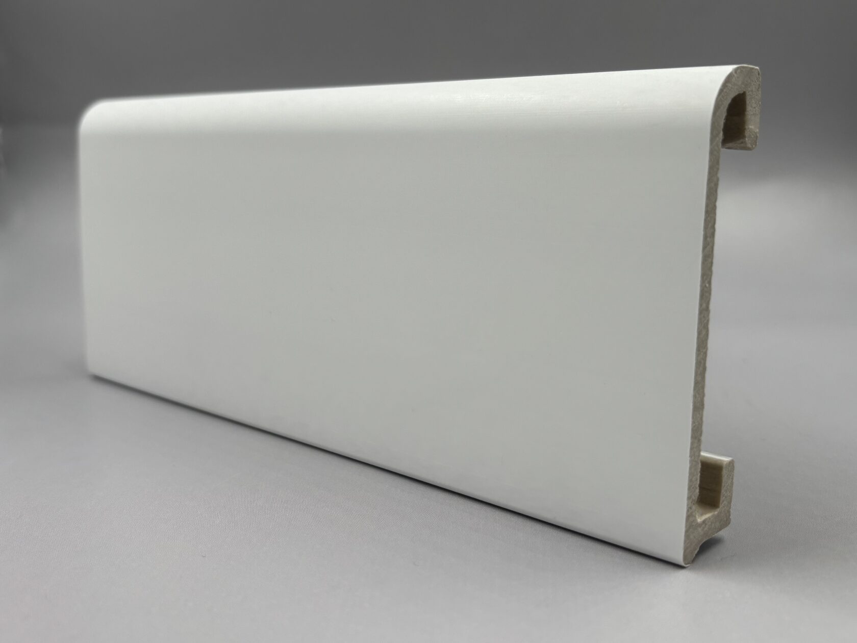 Плинтус влагостойкий для кварц-винила белый под покраску в Санкт-Петербурге (СПб)