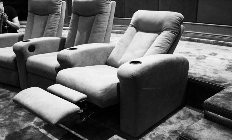 acoustic word, мир акустики, домашний кинотеатр, кино, кинотеатр, фильм, звук, колонки, стойка, строительство, экран, диван, индивидуальный, семейный кинотеатр, попкорн, отдых, заказ мебели, инсталляция, обучение, LP проигрыватели, система умный дом, кабель на заказ, мебель на заказ, Трейд-Ин, рабочий процесс