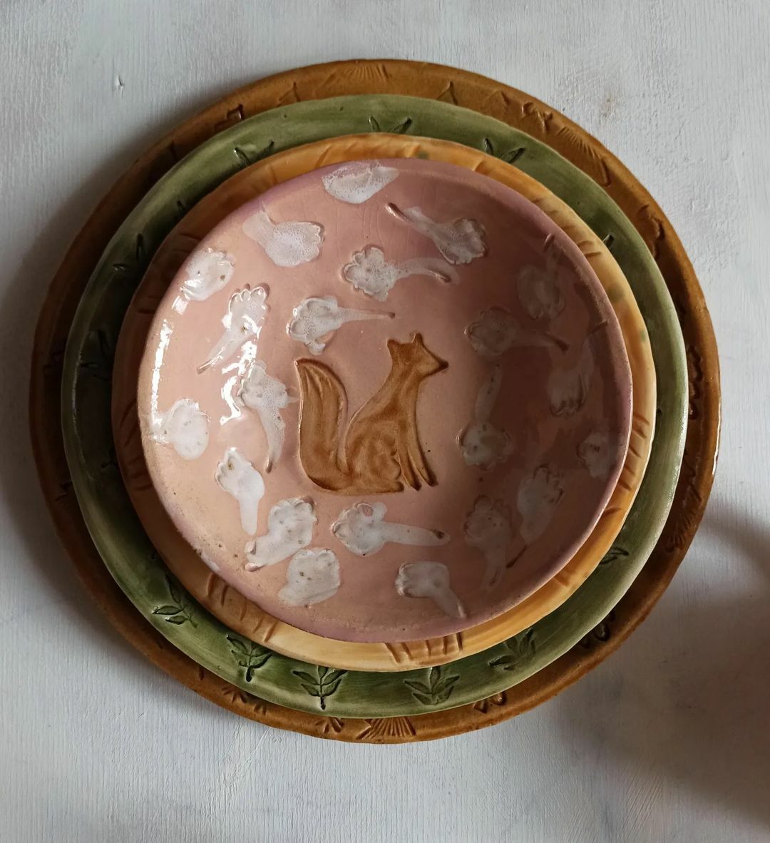 тарелки из керамики нежных оттенков