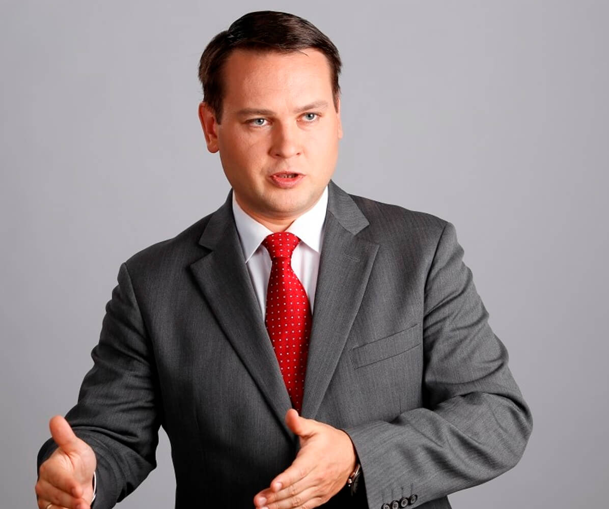 Школьник работает онлайн