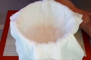 Приготовление сыра «Филадельфия» из сметаны и кефира в домашних условиях: шаг 3