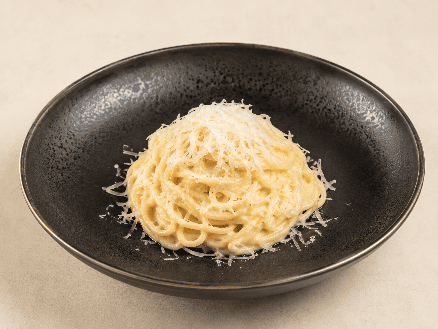 Спагетти с маслом и пармезаном