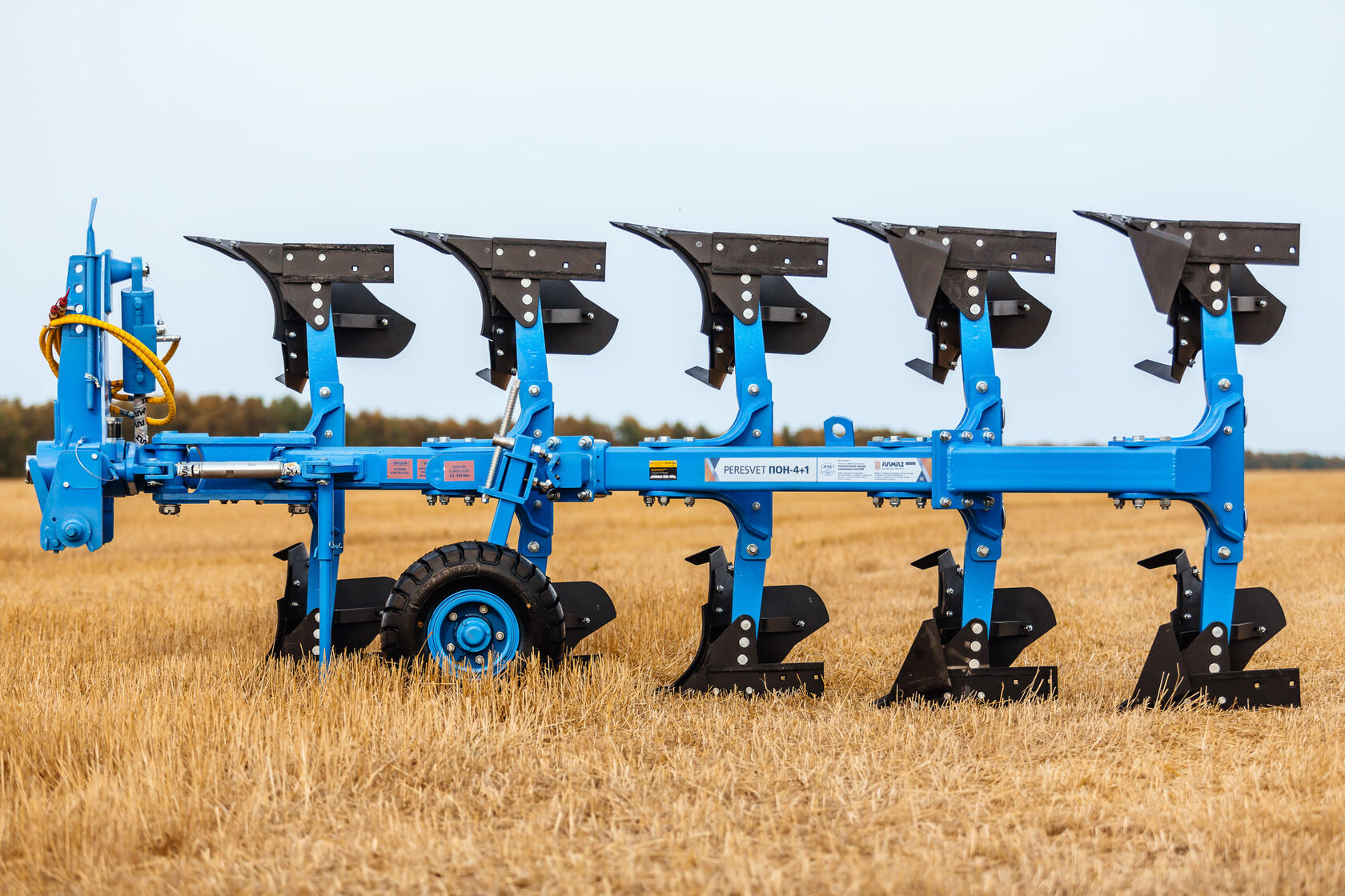 Плуга пнп 2-25. Трактор дт 75 на пахоте. Пахота 4. Плуг оборотный 4+1. Плуг оборотный навесной peresvet пон-4+1.