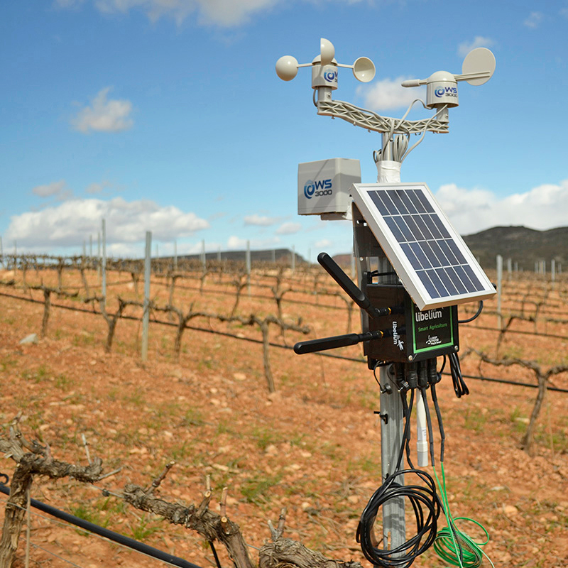 Technologies agriculture. Imetos 3.3 метеостанция. Метеостанция в поле. Метеостанции в растениеводстве. Датчики в сельском хозяйстве.