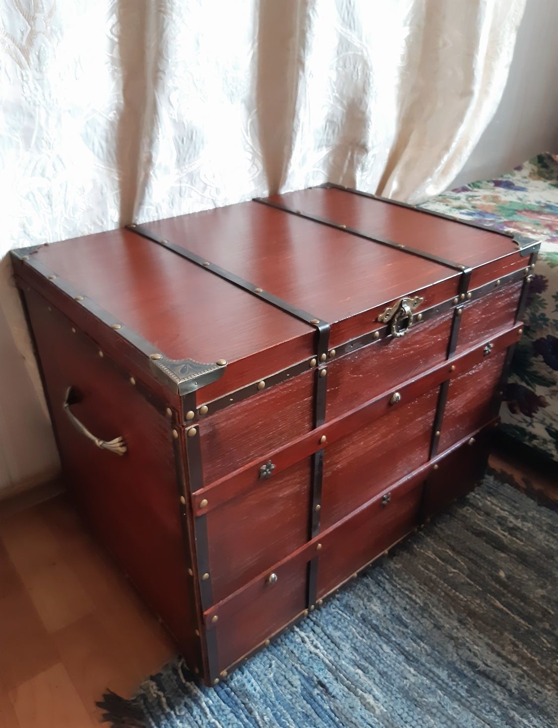 Сундук напольный