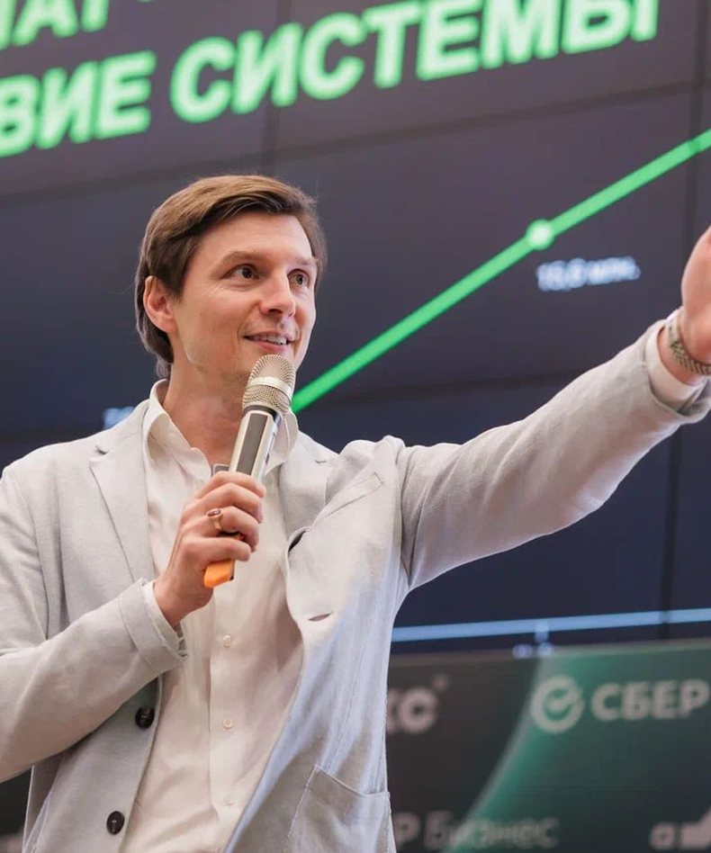 Дмитрий Ковпак ведёт эфир
