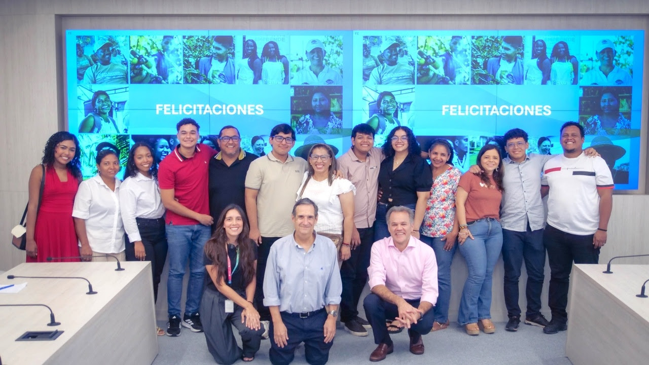 33 jóvenes del caribe reciben beca UniNorte y Nutresa