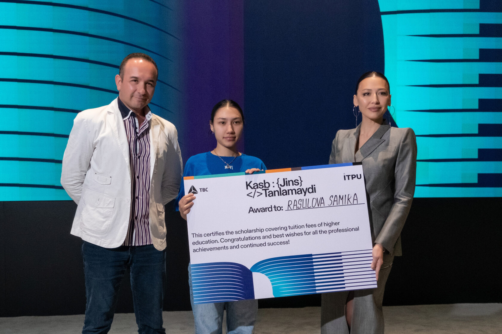 Ayollar hukmronligi BDSM ni rus tilida onlayn tomosha qiling