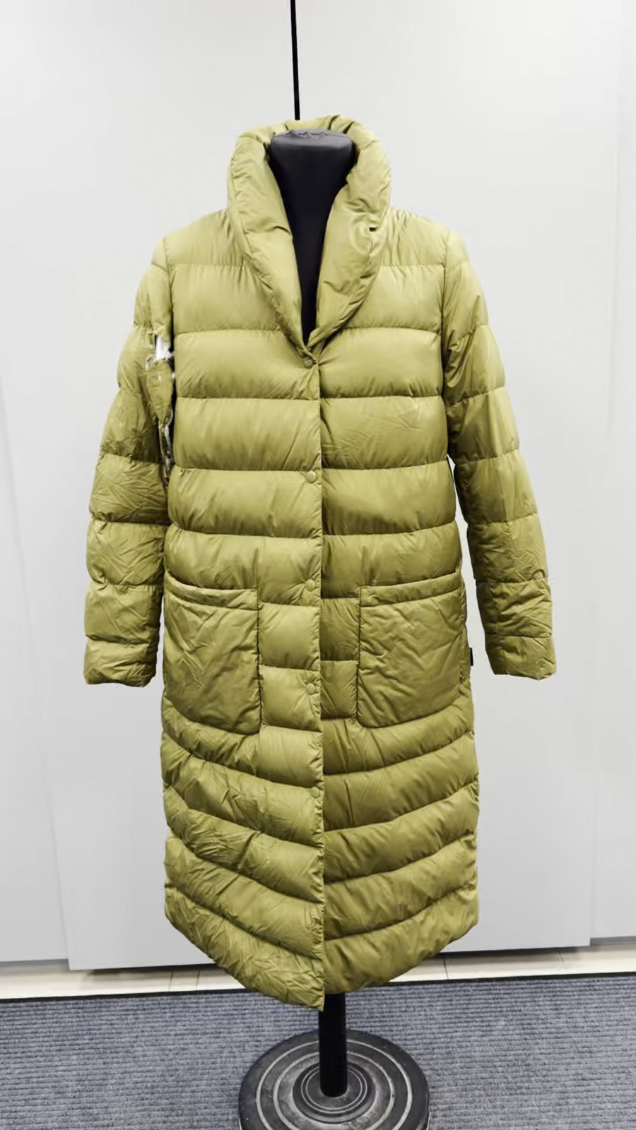 Пуховик Woolrich — общий вид до ремонта.