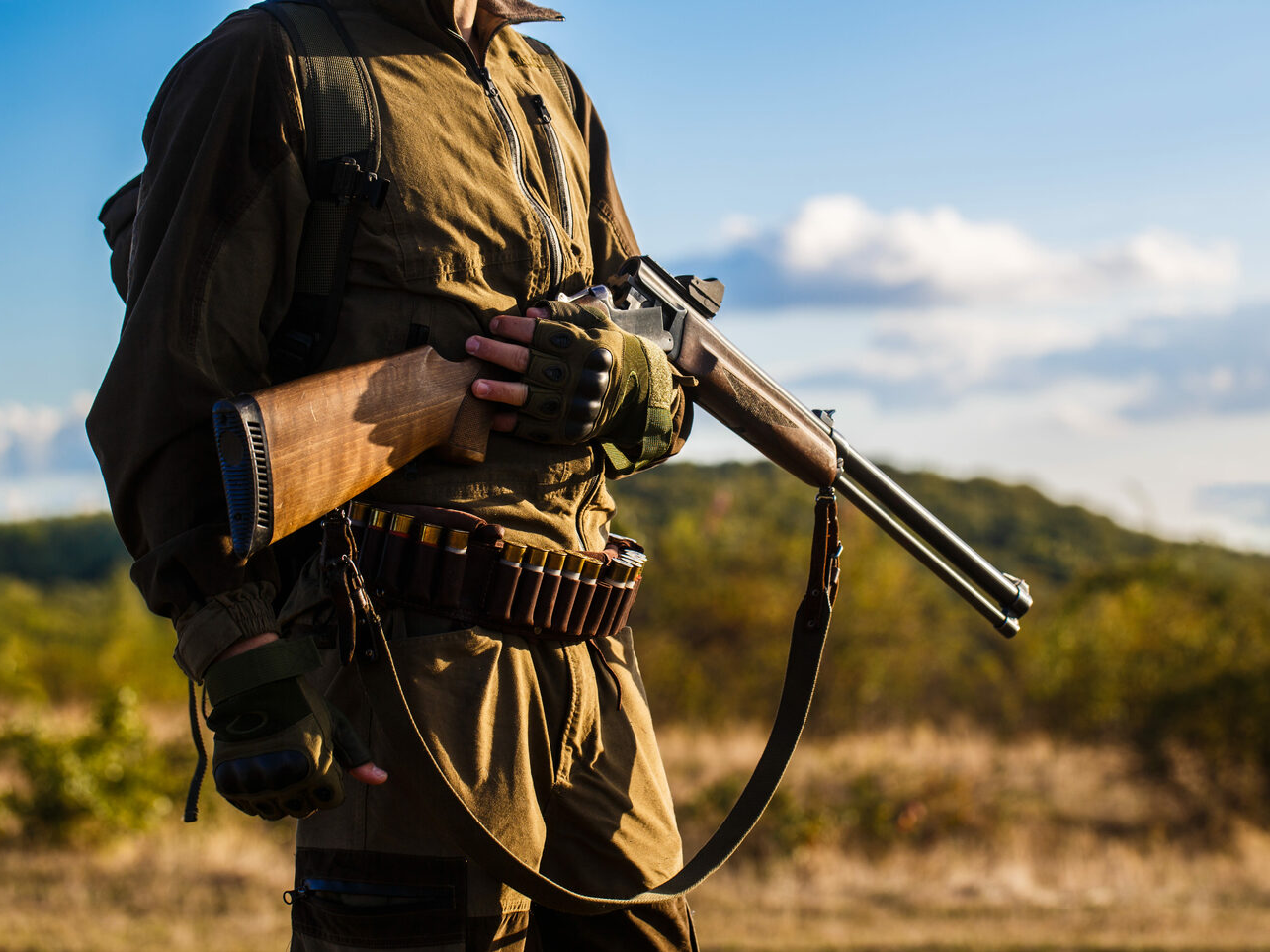 фото парня и девушки на романтическом свидании в публичном месте