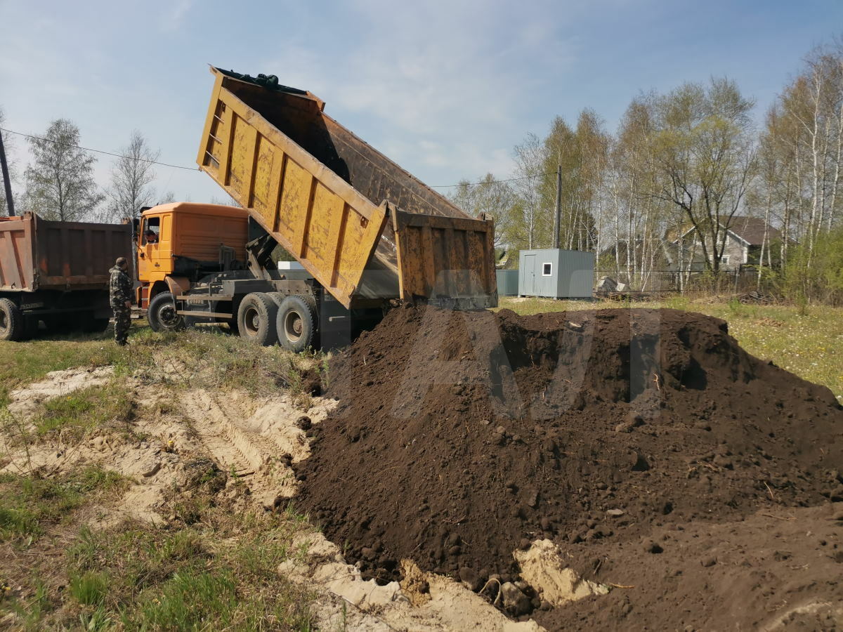 Купить чернозем с доставкой по цене за 1 куб. | Доставка чернозема на заказ  в Тюмени | Компания Ягал