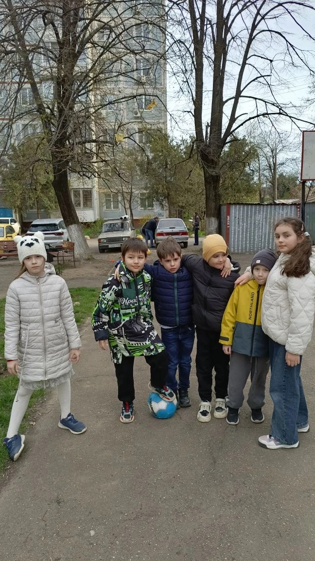 Дети на прогулке
