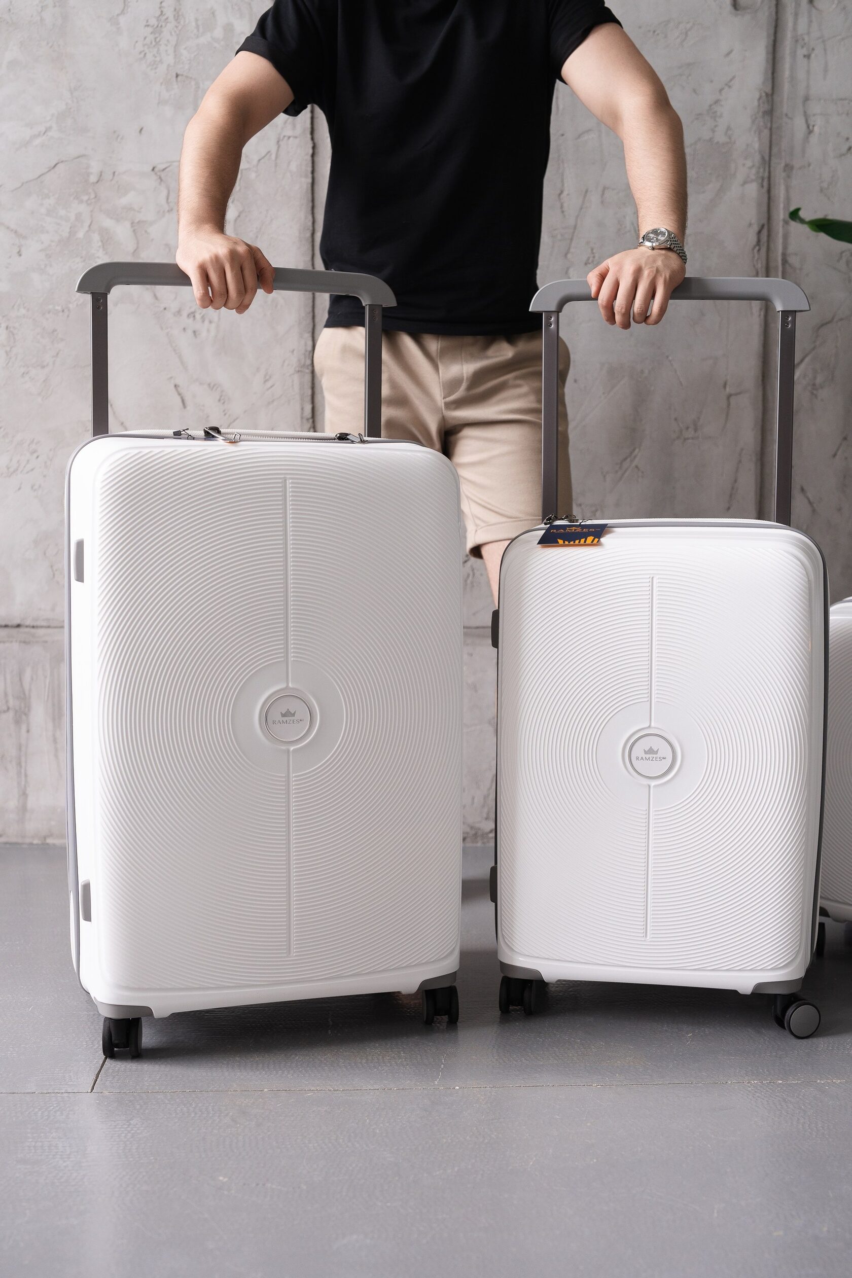 Самые стильные и красивые дорожные чемоданы бизнес класса белый цвет