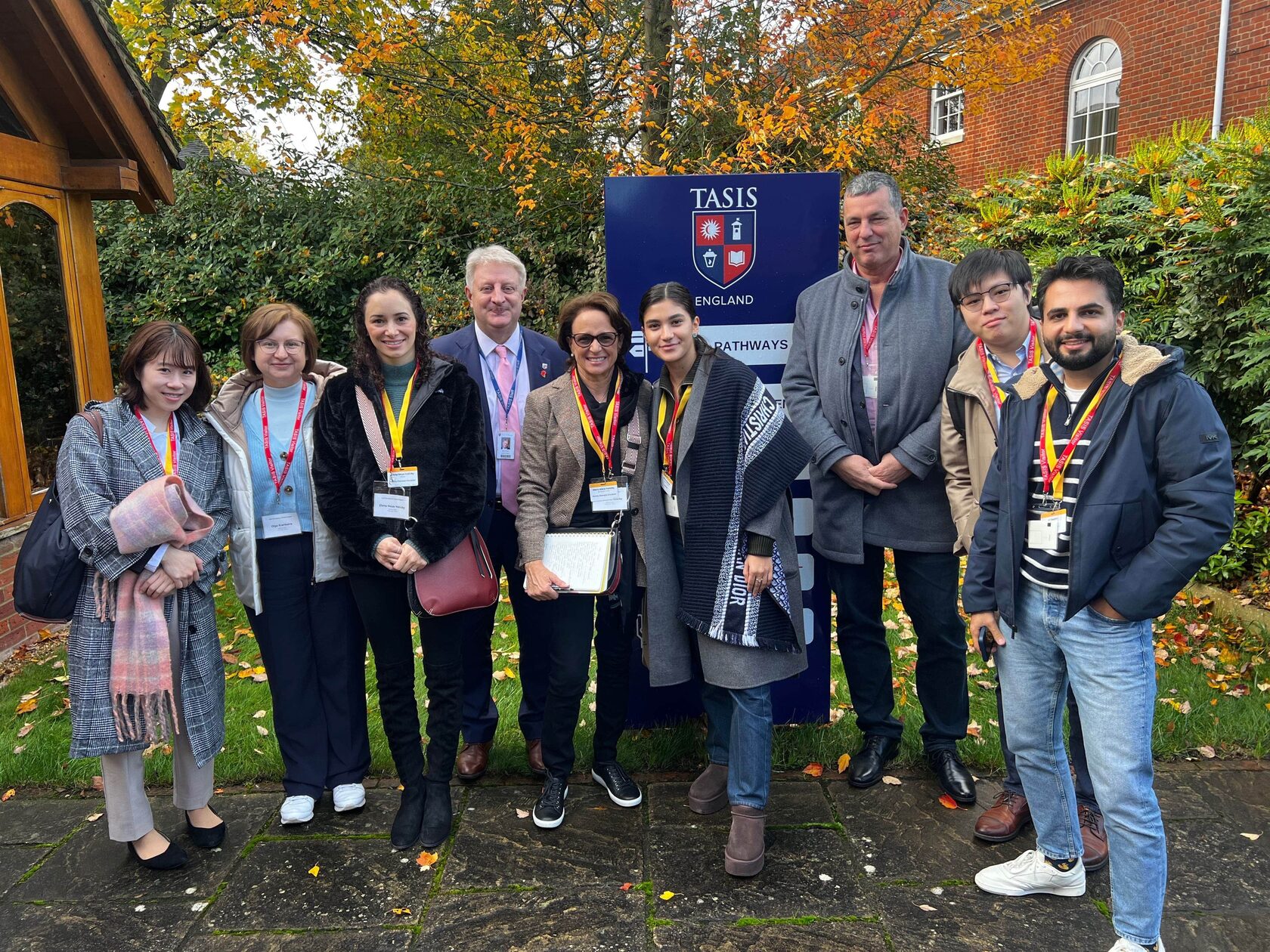 Студенты международной школы-пансиона учатся в классе за границей