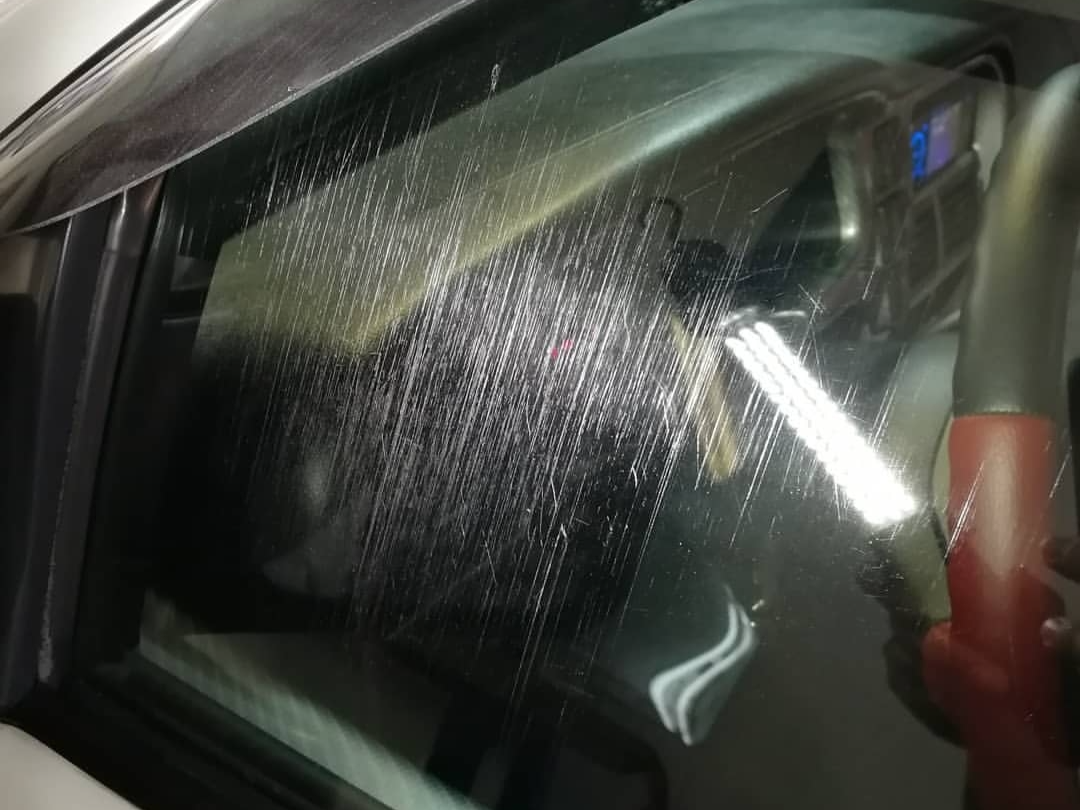 граффити на стекле до полировки