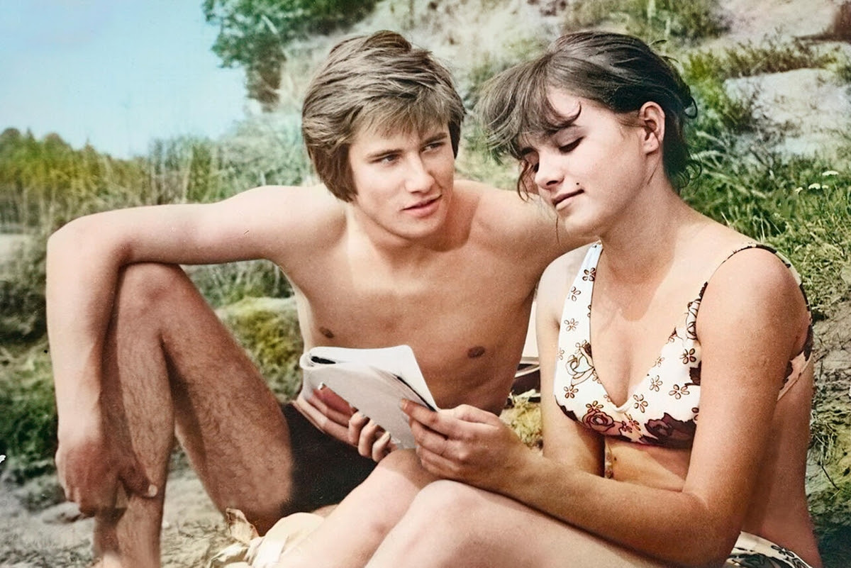 Кадр из кинофильма «Школьный вальс» (1978)