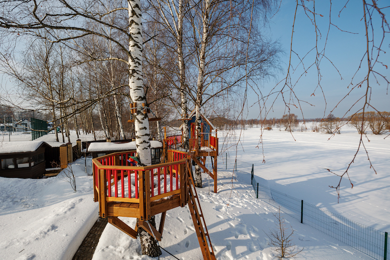 детский игровой домик зимой