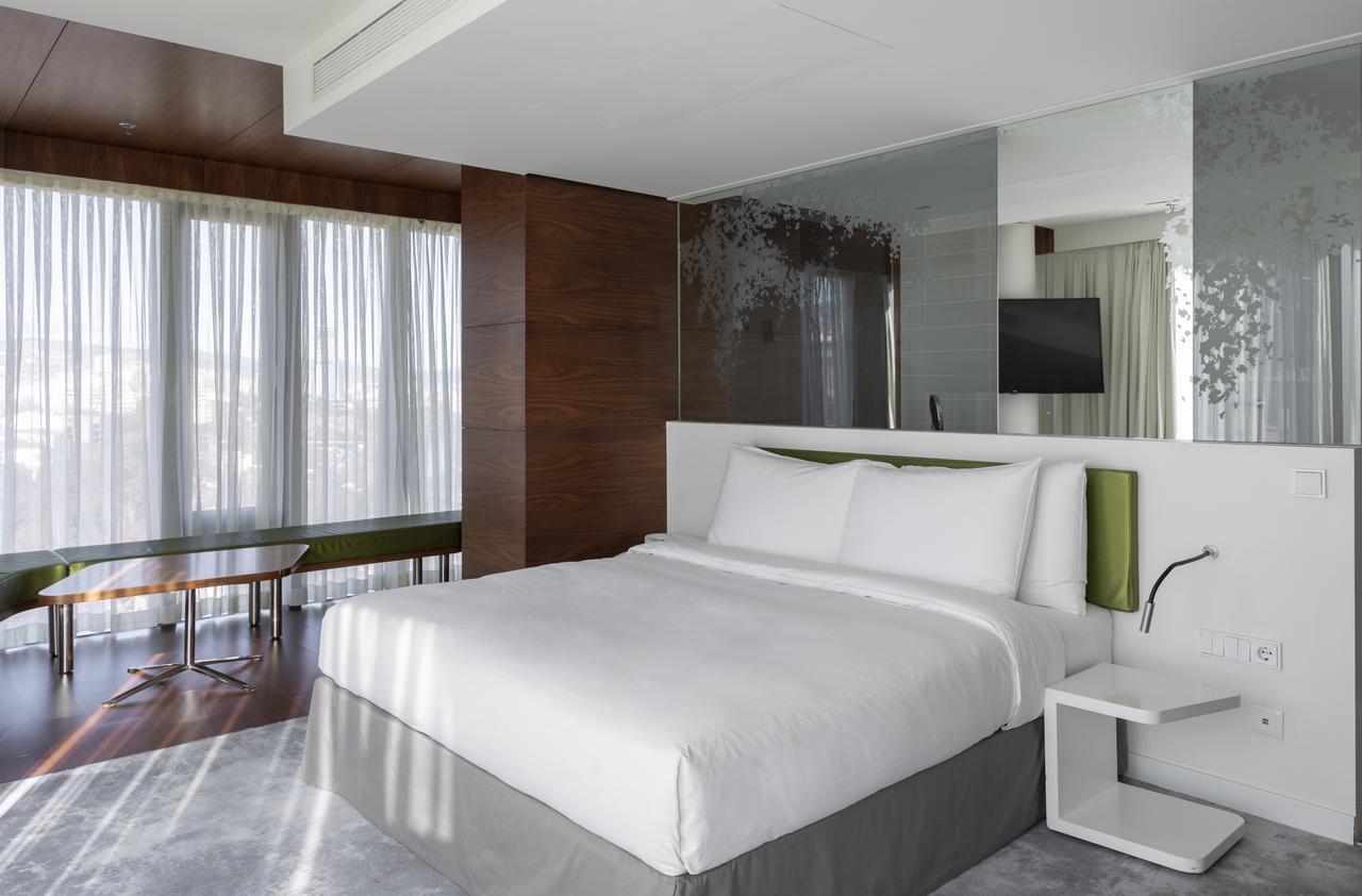 Radisson iveria. Radisson Blu Iveria Hotel. Tbilisi Radisson Hotel. Гостиница Иверия Тбилиси. Рэдиссон Тбилиси.