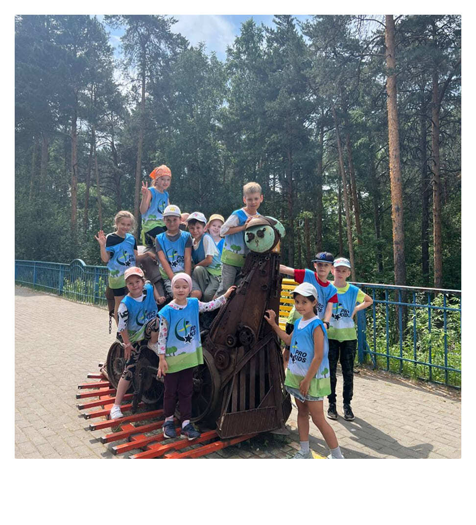 Групповая пробежка в лесу