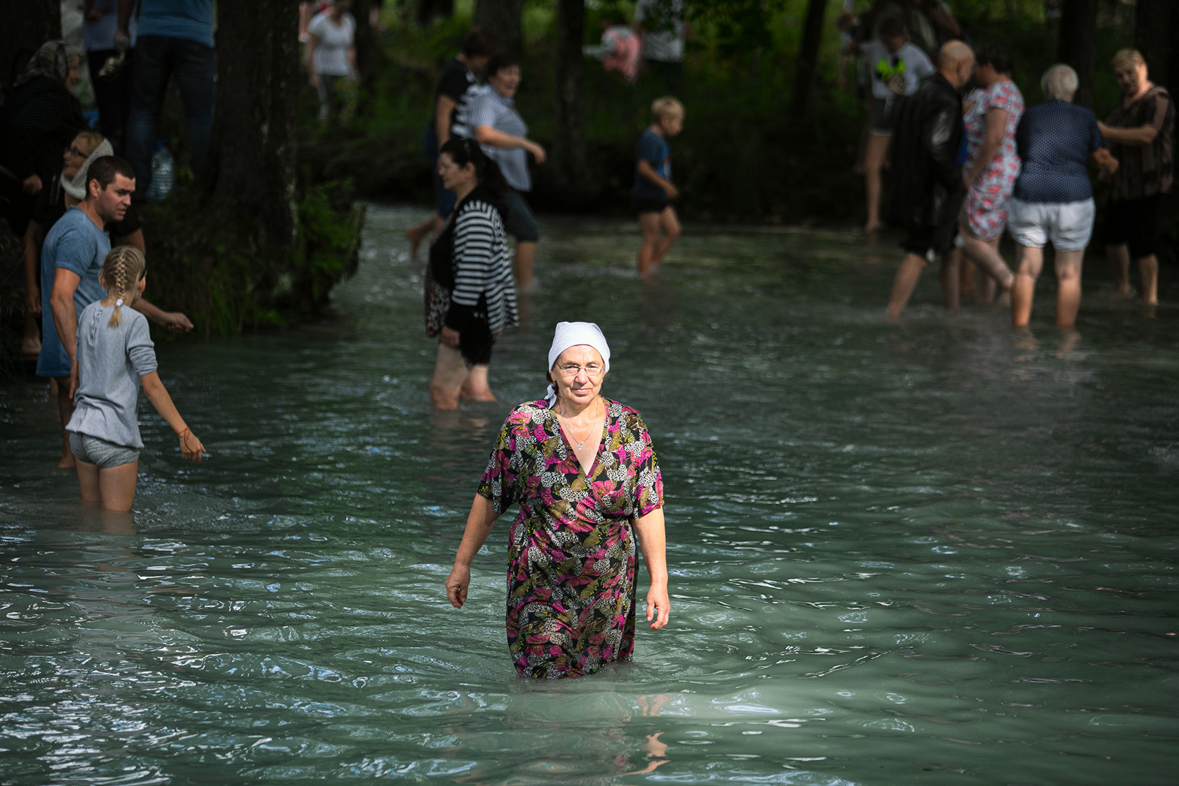 Час в очереди за водой. Ради чего паломники каждый год приезжают на Голубую  криницу?