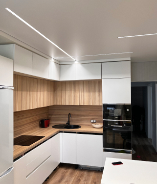 Световые линии на потолке