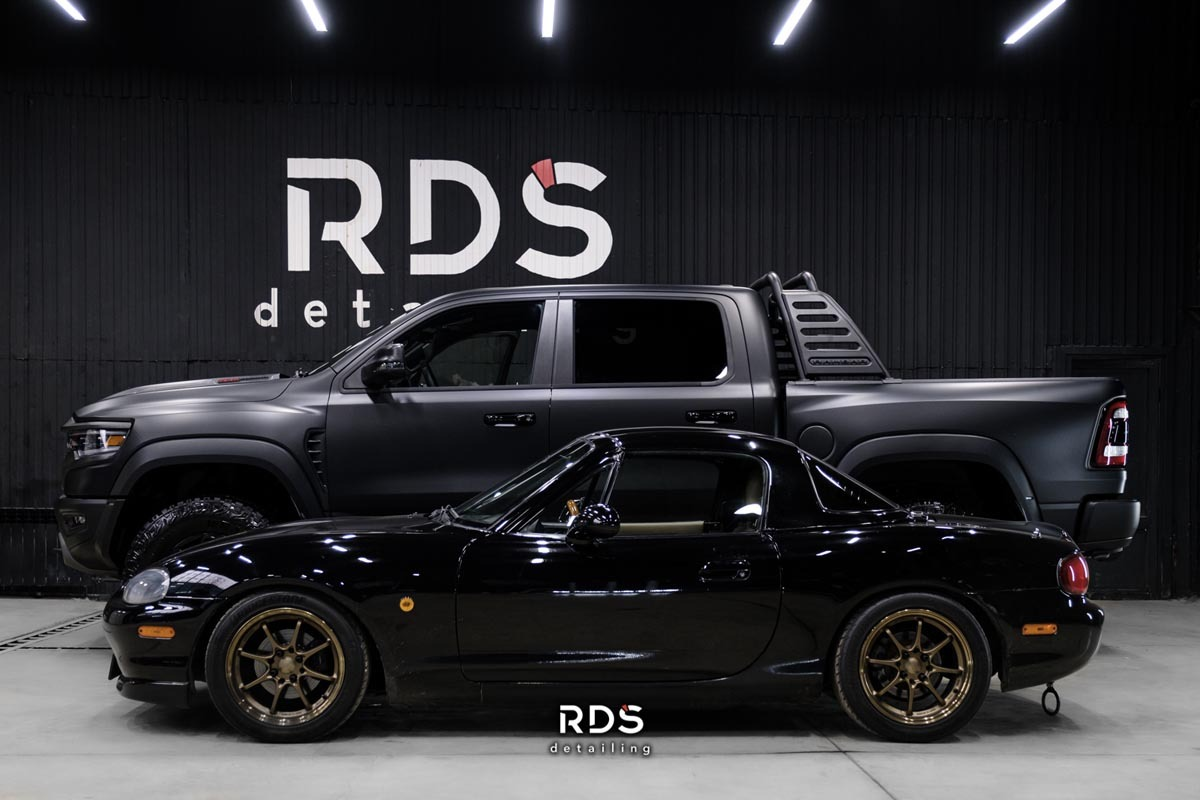 Автомобили в студии детейлинга RDS