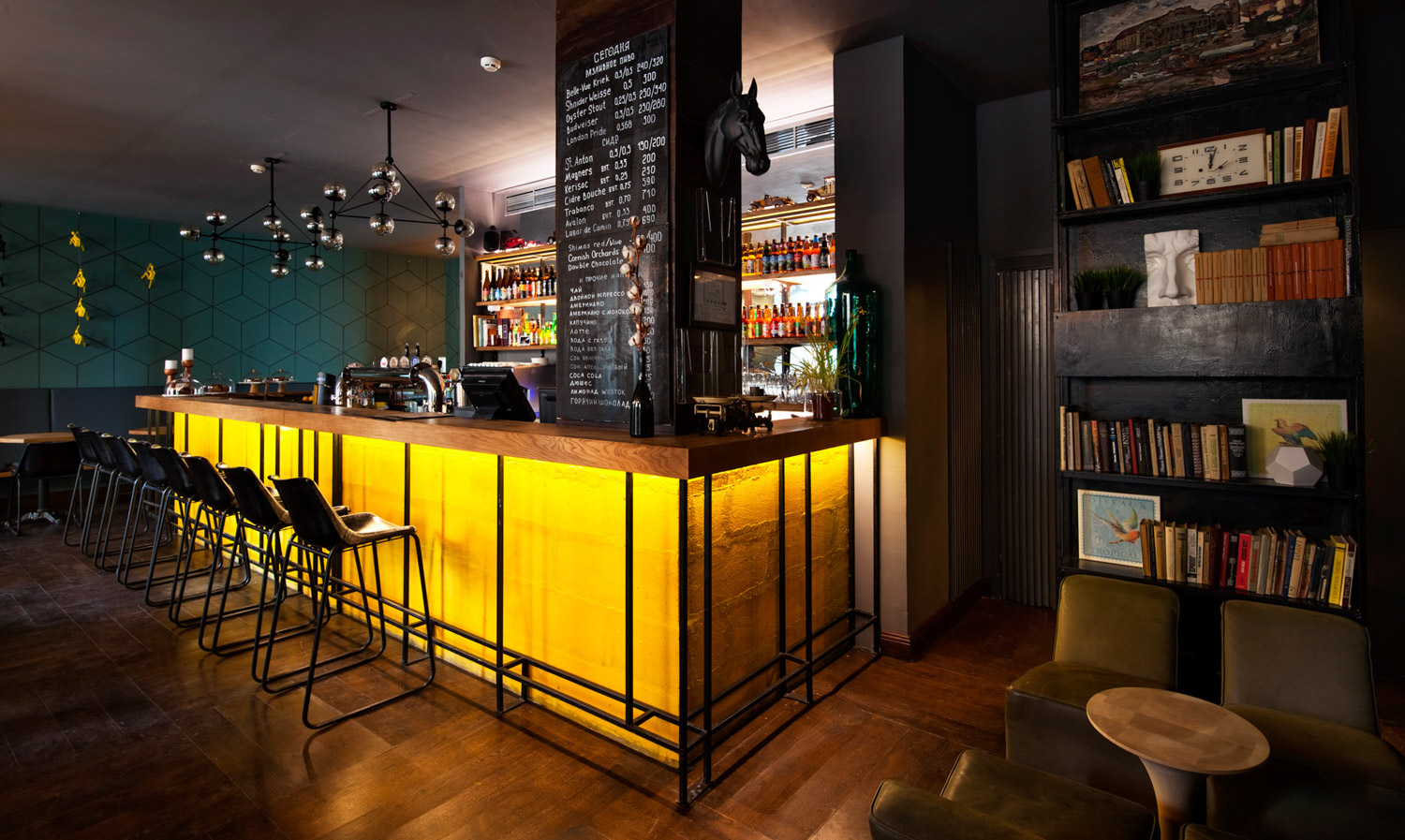 Барная стойка в московском баре