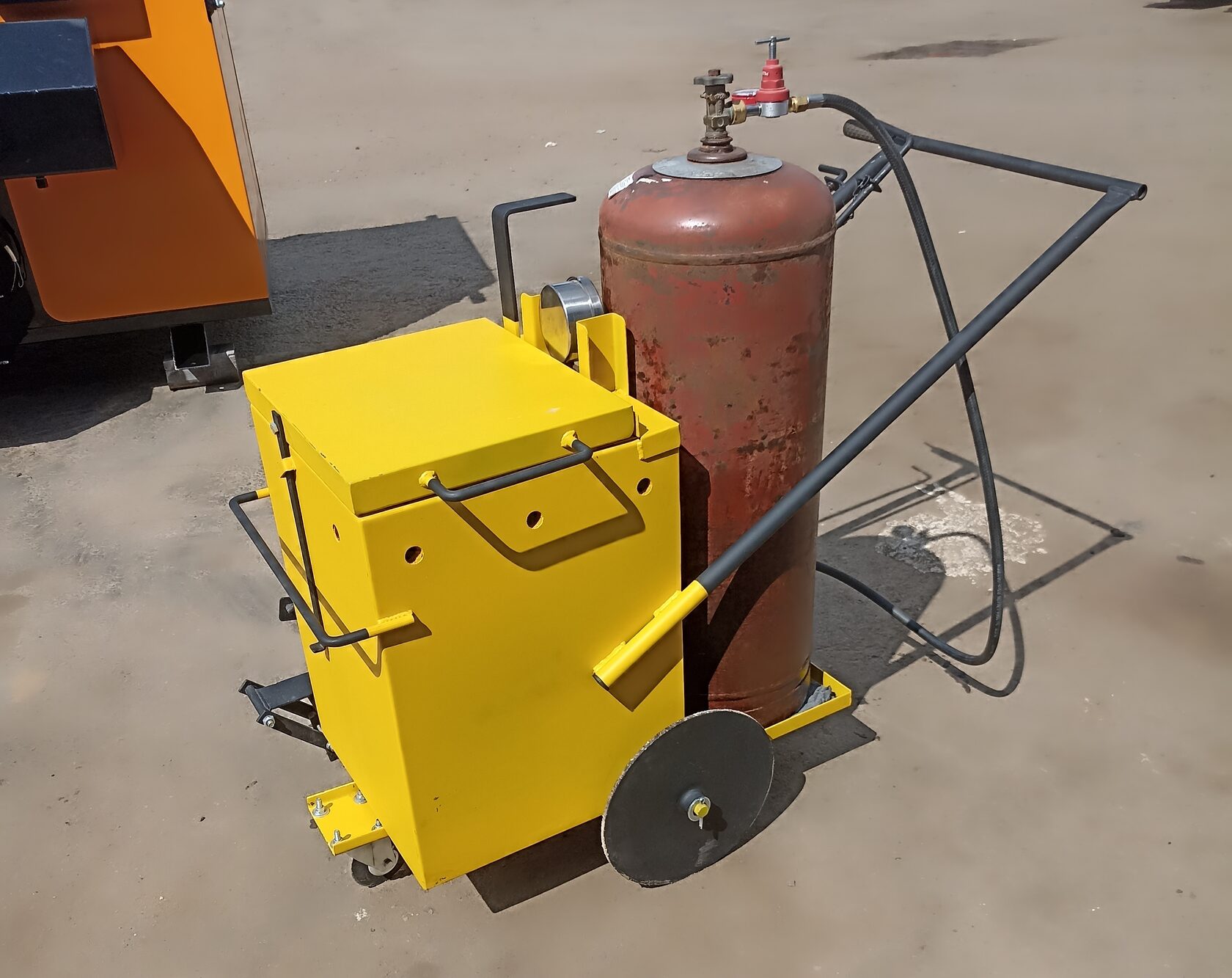 Ручной заливщик швов и трещин в асфальте МА 10