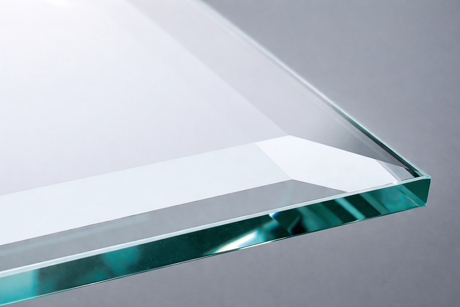 Виды фацета в обработке стекла в Калининграде: эстетика и функции