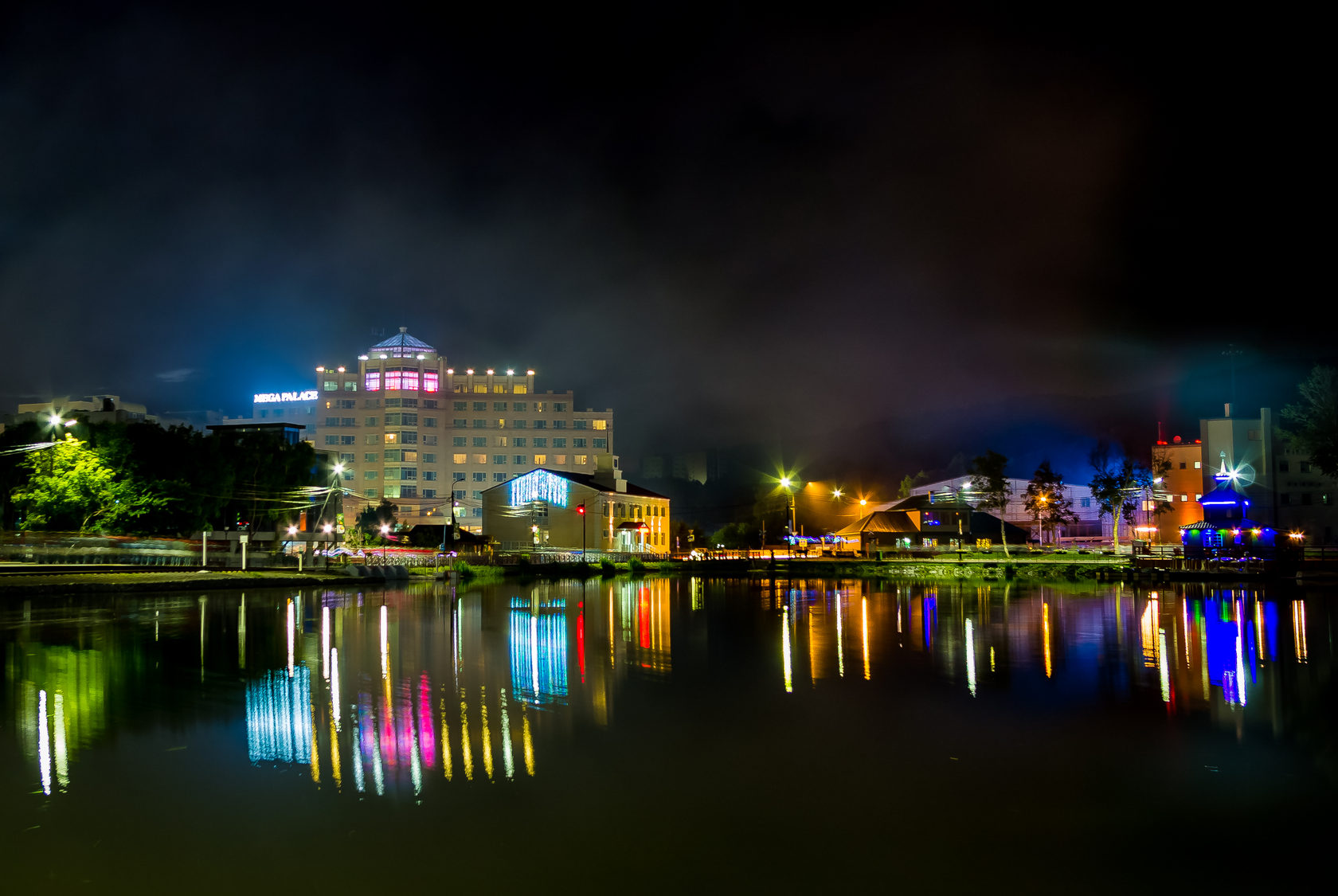 Южно сахалинск отели. Мега Палас Южно-Сахалинск. Mega Palace Hotel Южно-Сахалинск. Гостиница мега Палас Южно-Сахалинск. Отель Палас Сахалин.