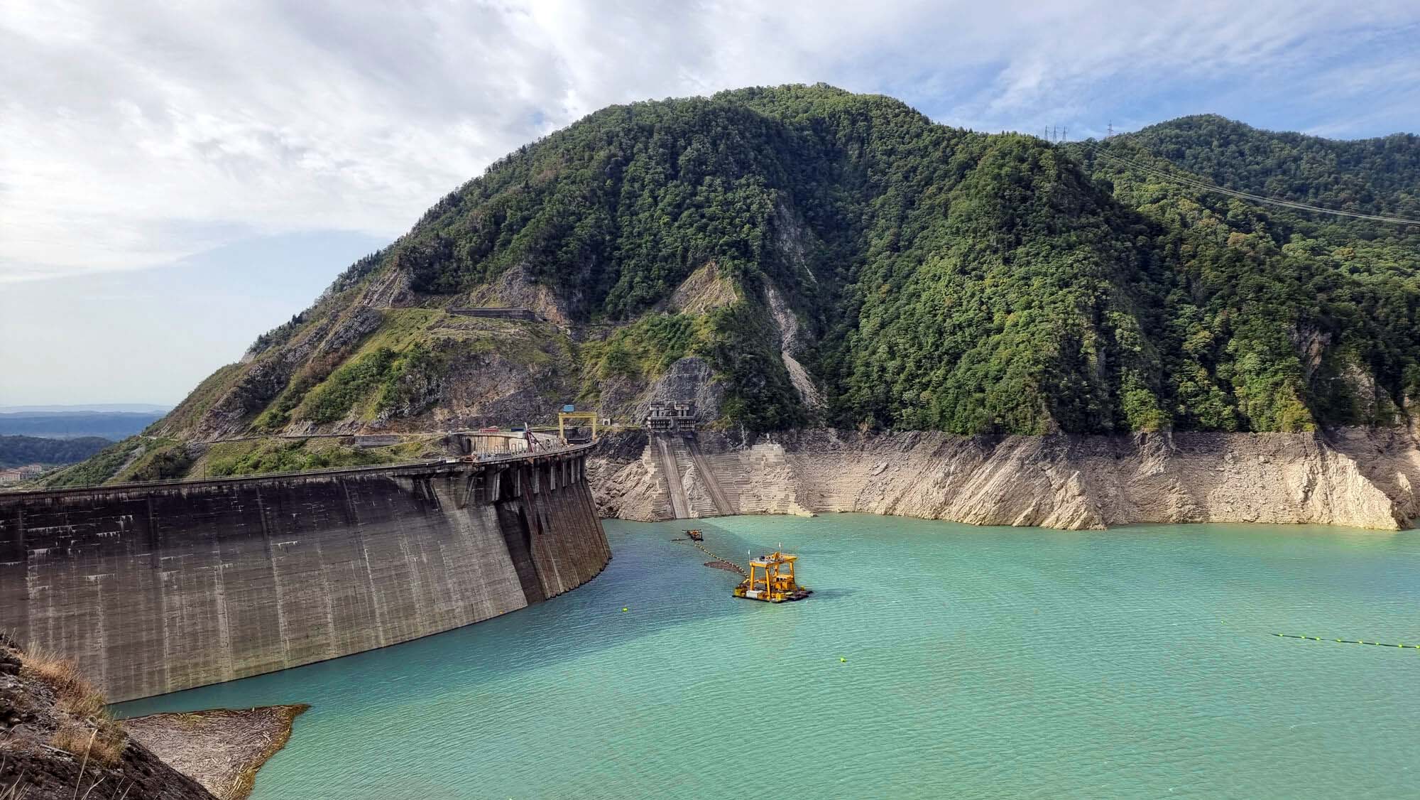 Самая большая ГЭС и бетонная плотина в мире.