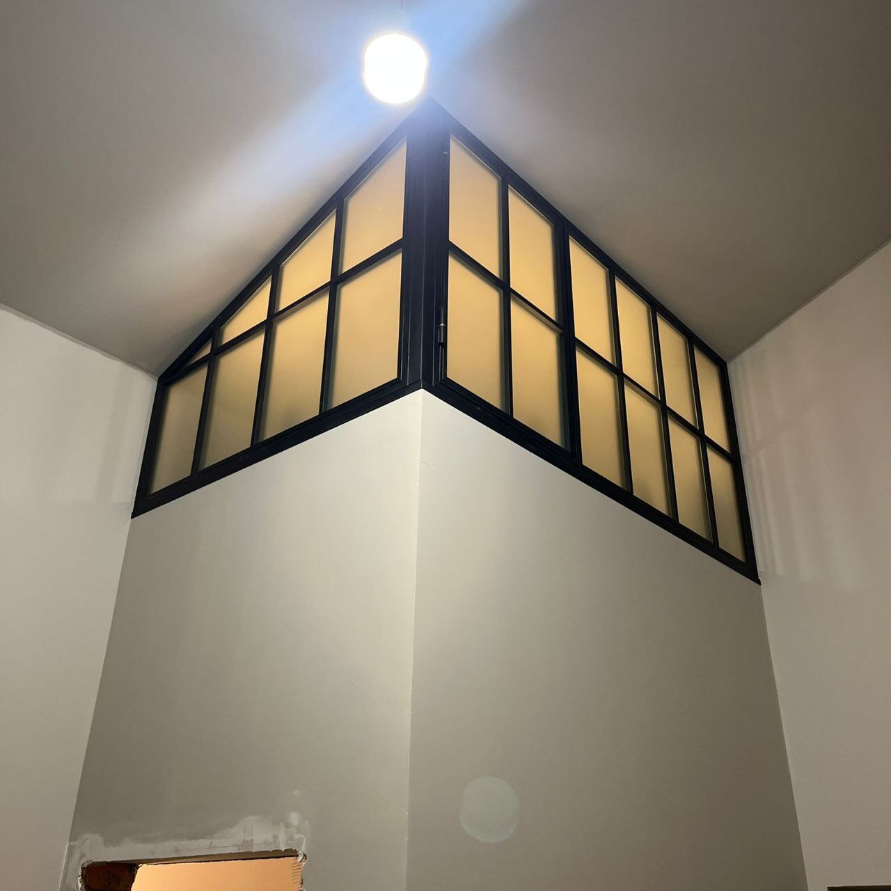 Интерьер комнаты без окон