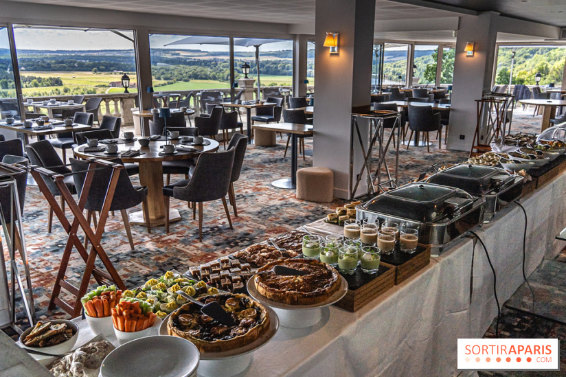 Le Brunch à volonté du belvédère au Domaine de la Corniche dans les Yvelines - photos - buffet