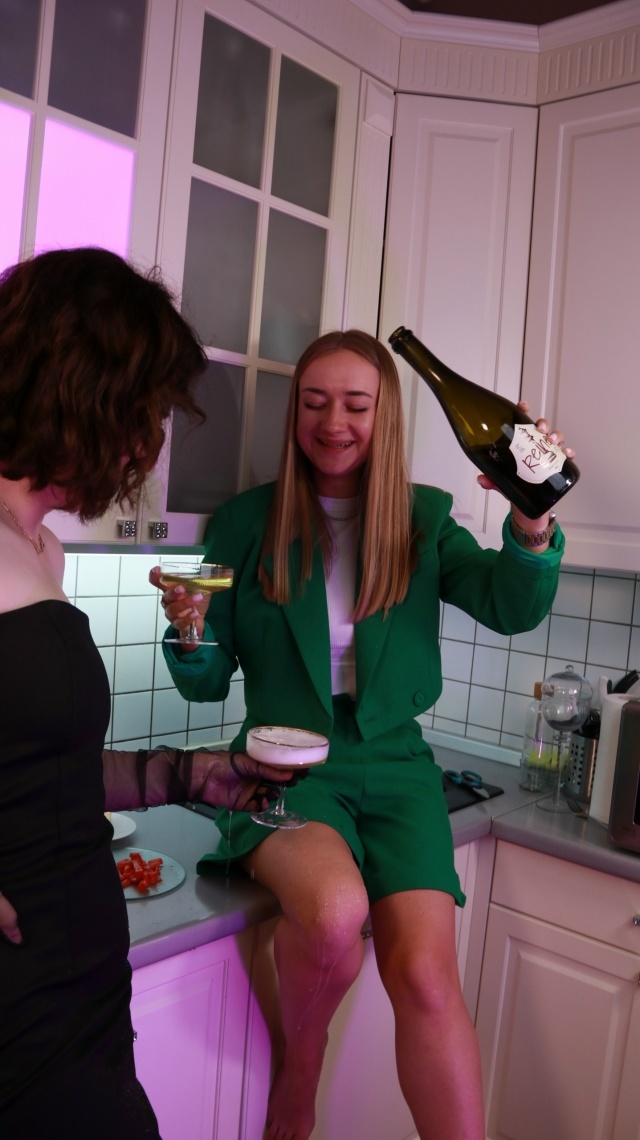 🍾