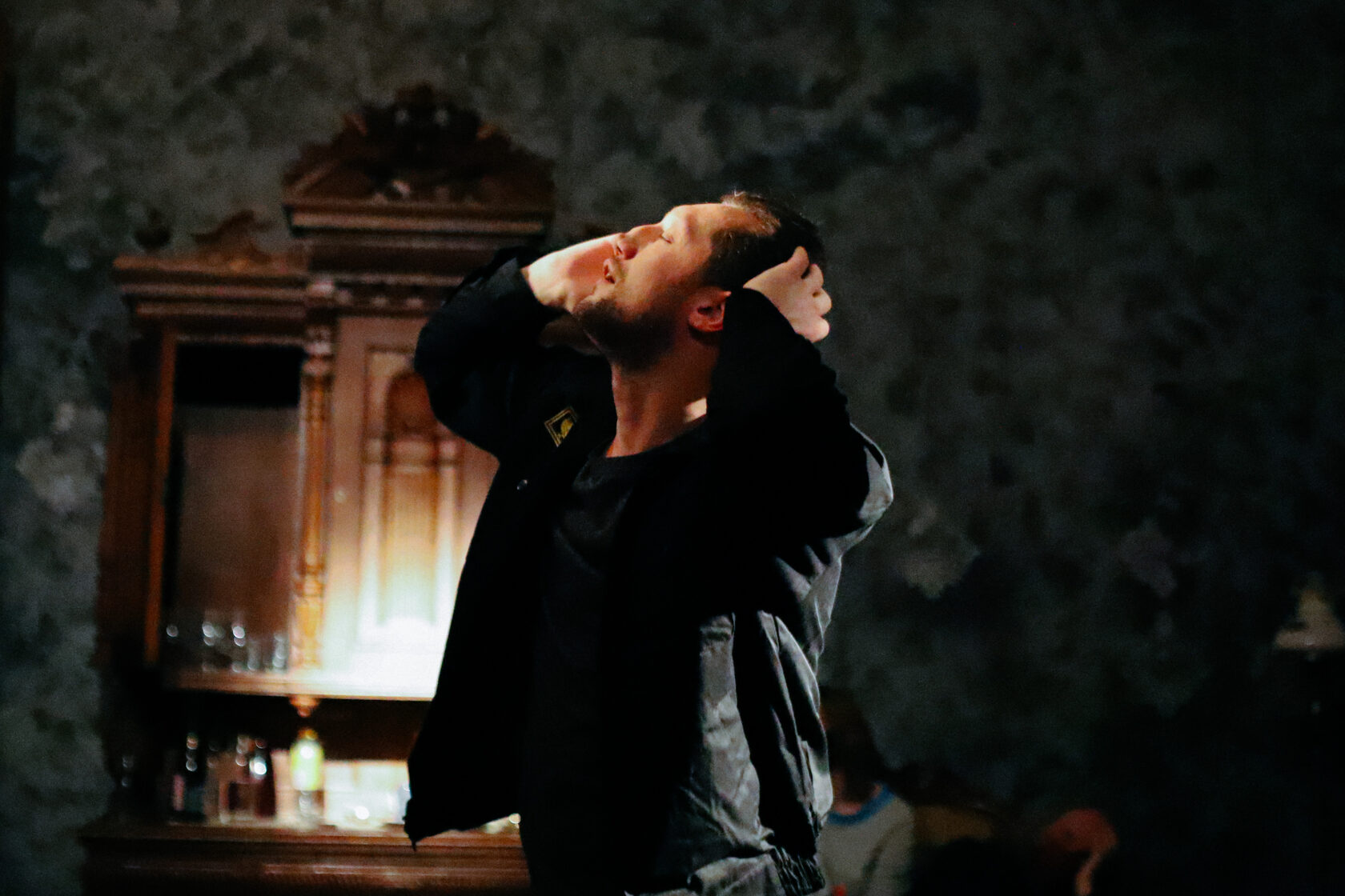 серая приставка playstation