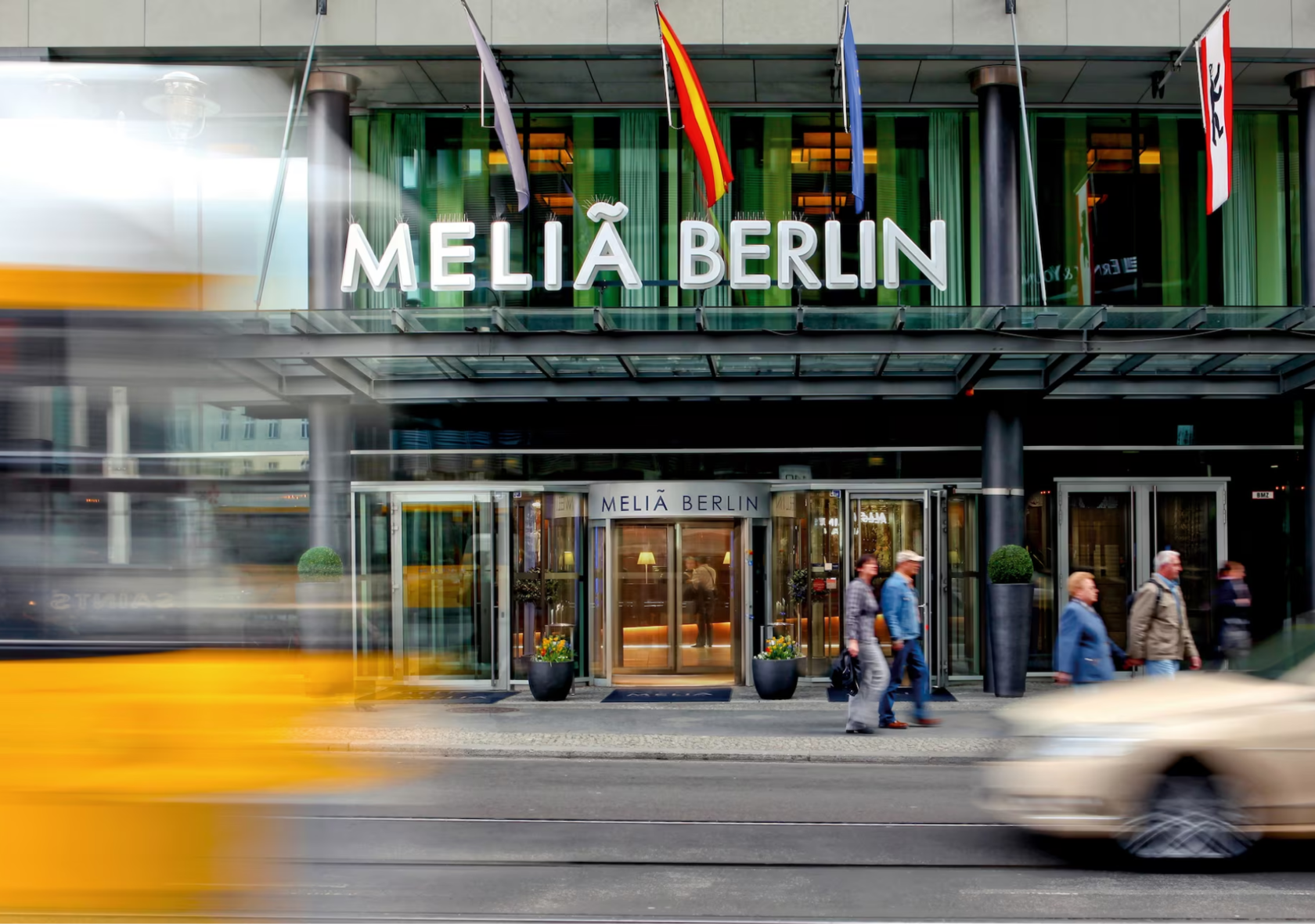 Melia Berlin. Берлин улица на паре. Tu Berlin Innside. Prussishe Berliner Villa.