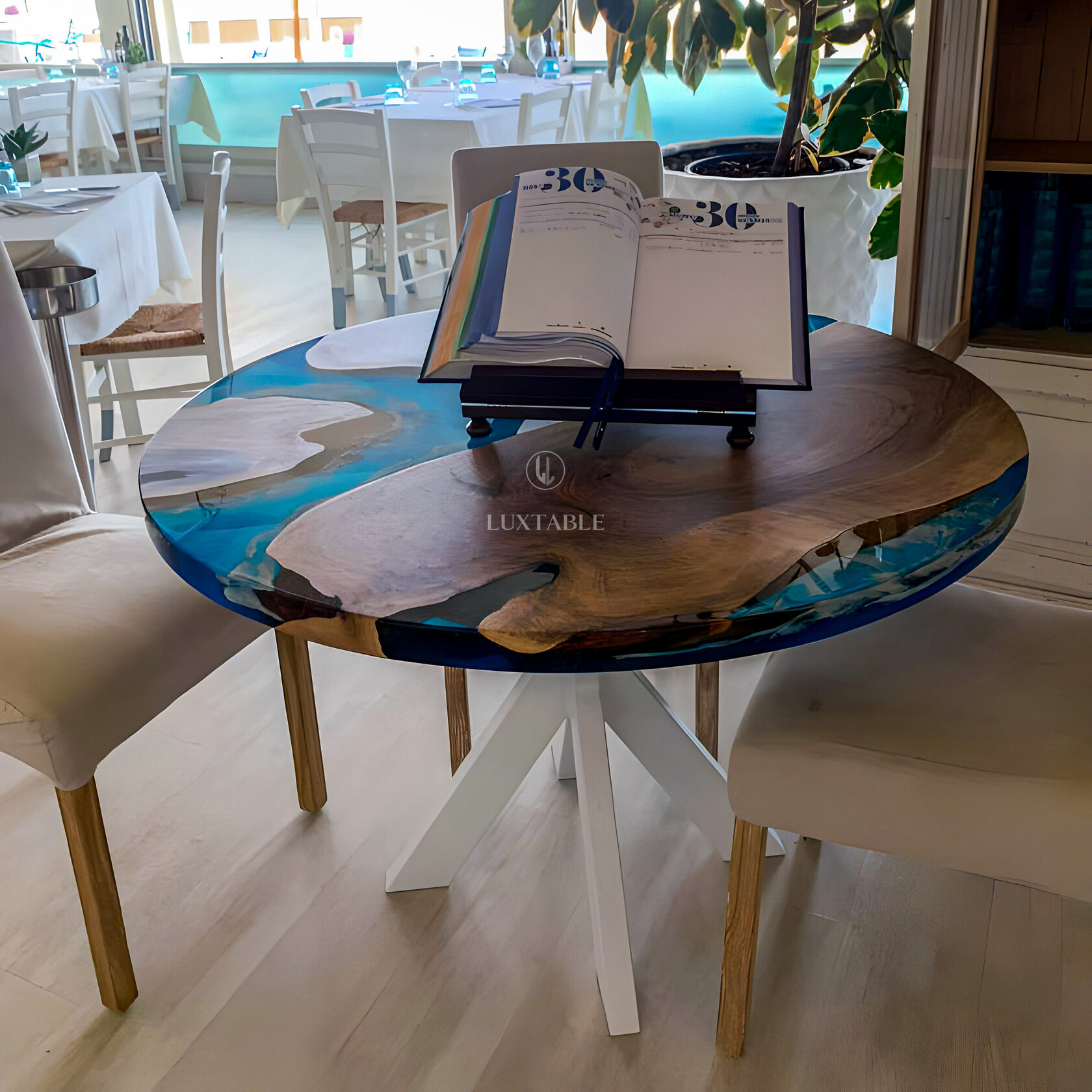 Tavolo rotondo da pranzo in olmo e resina verde bosco