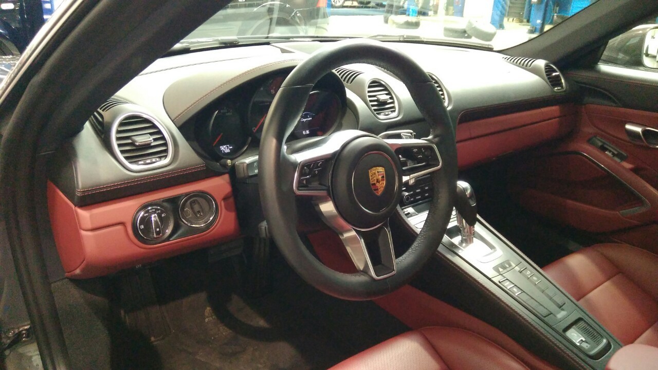 Выездной осмотр Порш Кайман 2017 года для клиента из Санкт-Петербурга